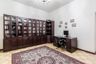 Апартаменты Doroshenka Antique Apartment Львов Апартаменты с 2 спальнями-11