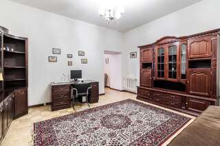 Апартаменты Doroshenka Antique Apartment Львов Апартаменты с 2 спальнями-9